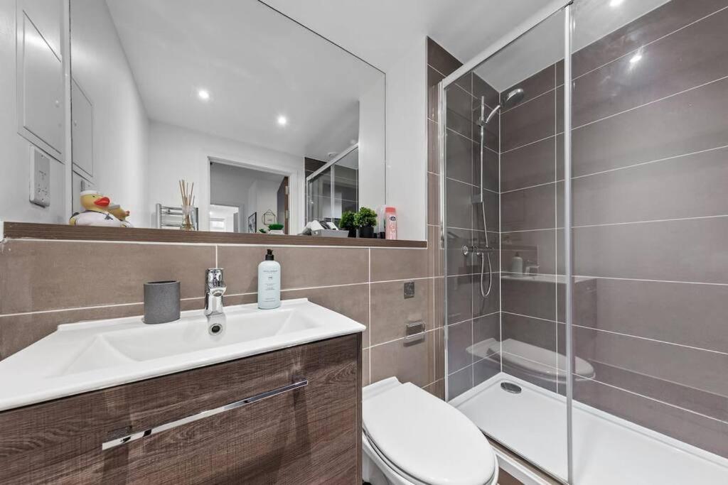 Sleep 7 20 Mins From London Waterloo Bp65 Apartment Ngoại thất bức ảnh